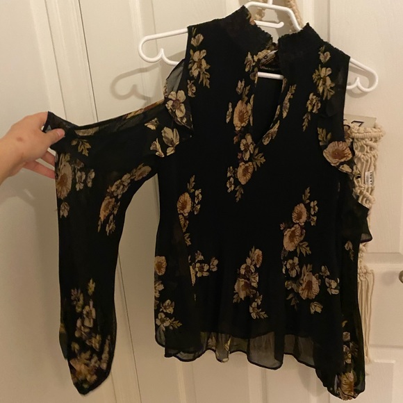 Floral chiffon blouse with puffy sleeves - Picture 2 of 7
